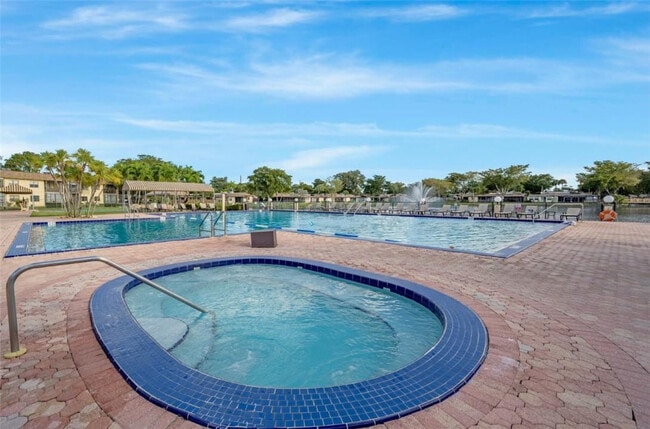 Building Photo - 301 Cambridge Rd