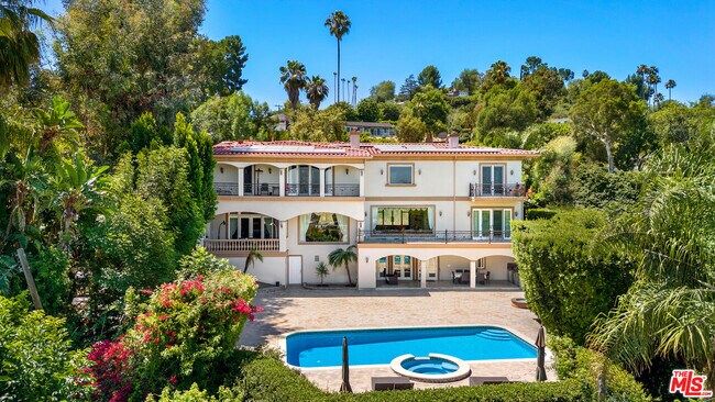 Building Photo - 18047 Karen Dr