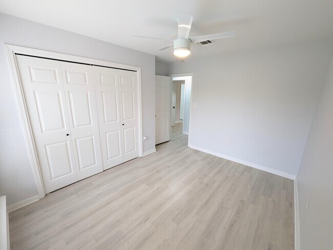 Building Photo - 1837 Sunrise Dr