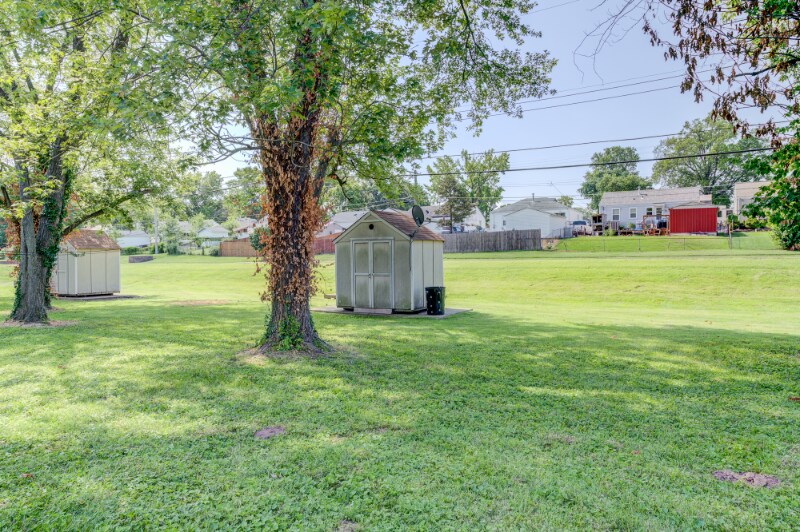 Building Photo - 10766 Tropic Dr