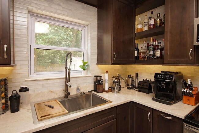 Building Photo - 574 L'Ombre Cir NE