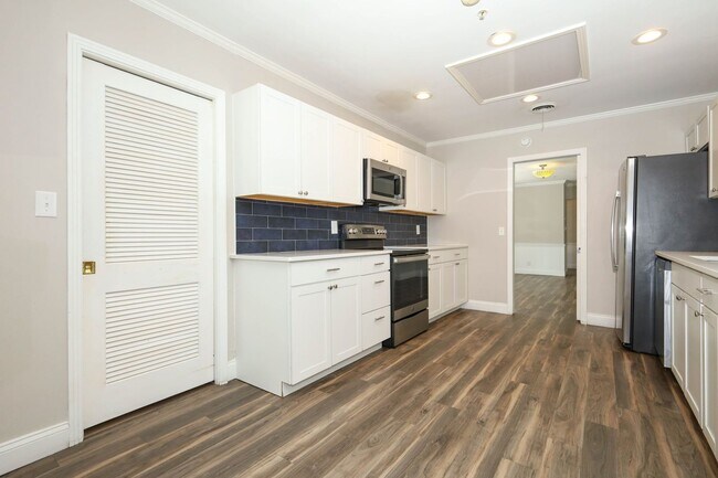 Building Photo - 1481 Glastonberry Rd