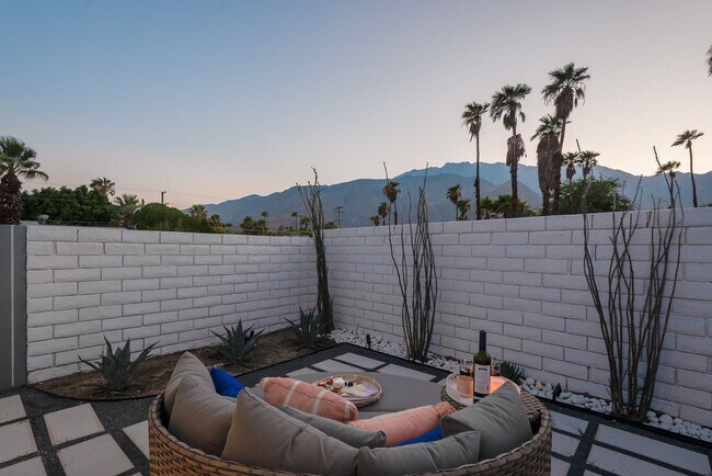 Building Photo - Retro Chic Oasis Saltwater Pool, Spa & Mnt...