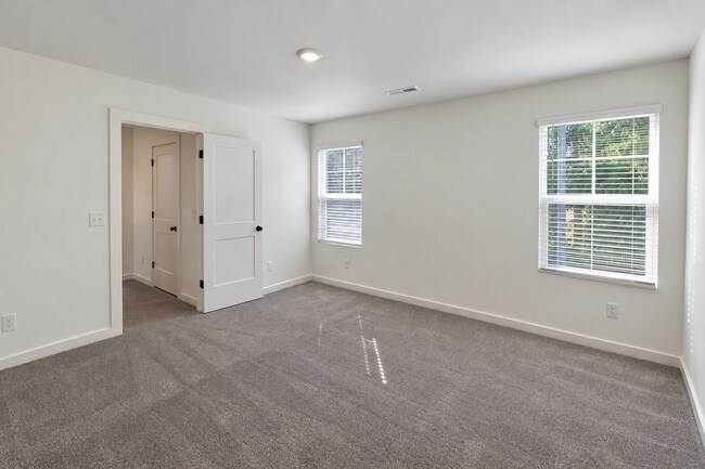 Building Photo - 1614 Links Dr