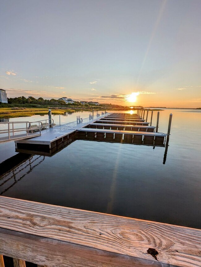 Building Photo - Gorgeous 4 Bedroom, 2.5 bath in Summerhouse community - Holly Ridge