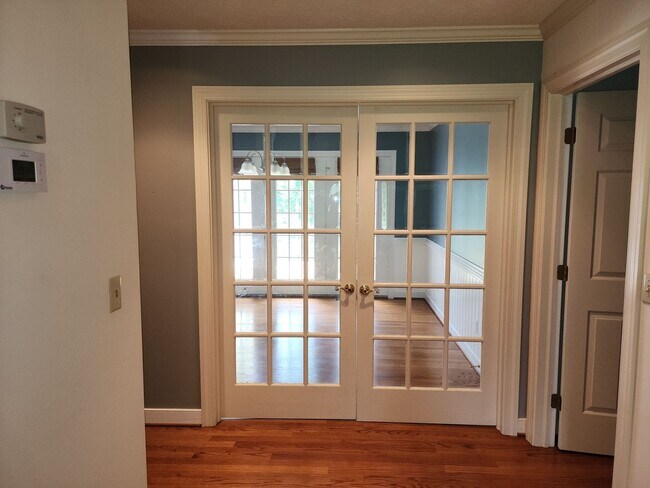 Building Photo - Luxury 3000+ Square Foot Home in Five Lake...