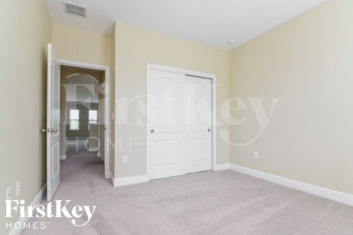 Building Photo - 5948 Village Center Dr