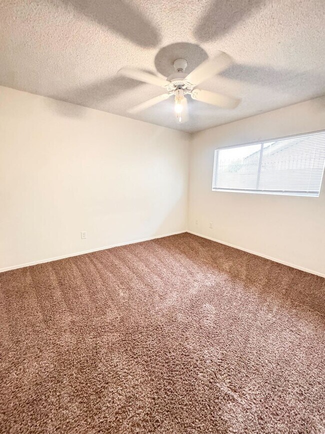 Building Photo - House for Rent!