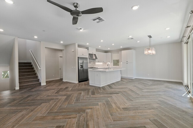 Building Photo - 590 Catalonia