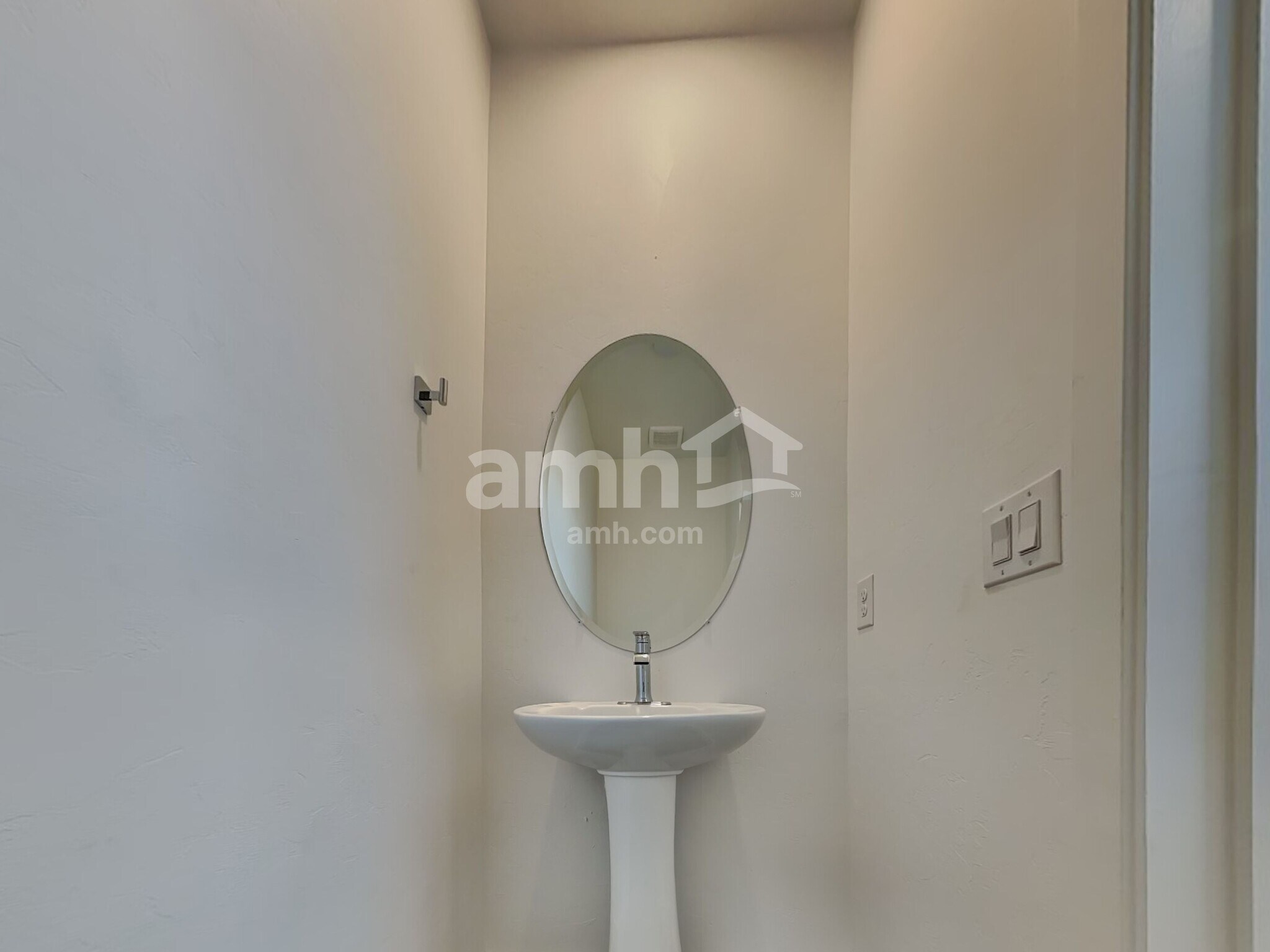 Building Photo - 9658 N Avenida Lucena