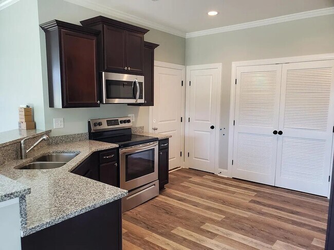 Building Photo - 2500 Brookville Dr