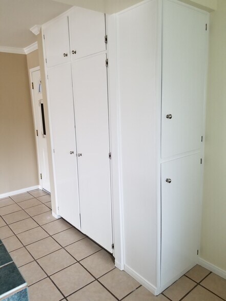 Building Photo - 621 S Shelton St