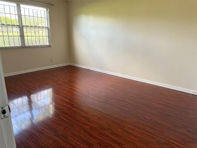 Building Photo - 701 SW 128th Ave