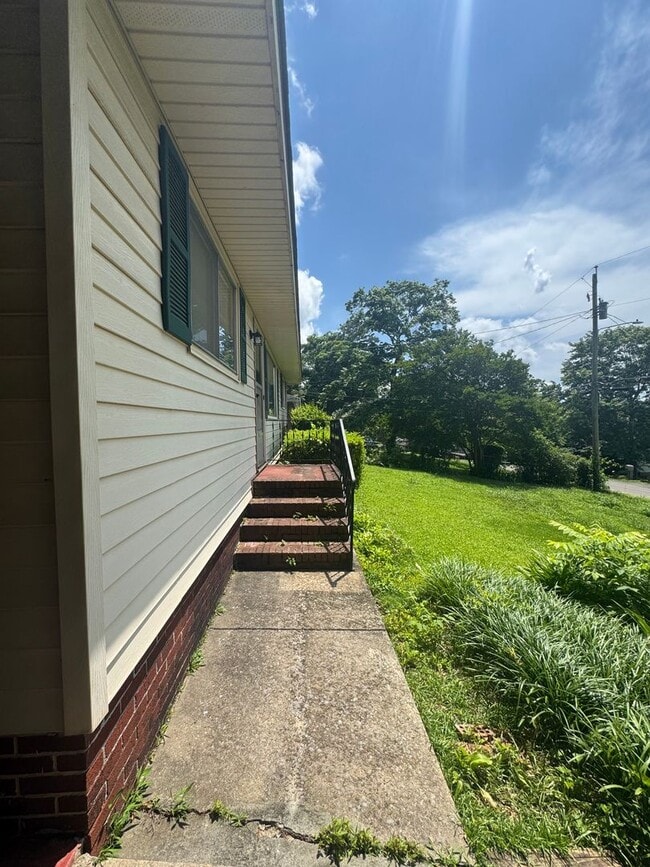 Building Photo - Nice 3/1 House in Lindale- $1,395