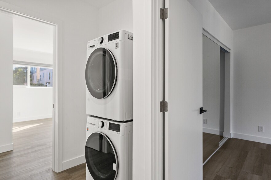 Building Photo - 8777 Cadillac Ave