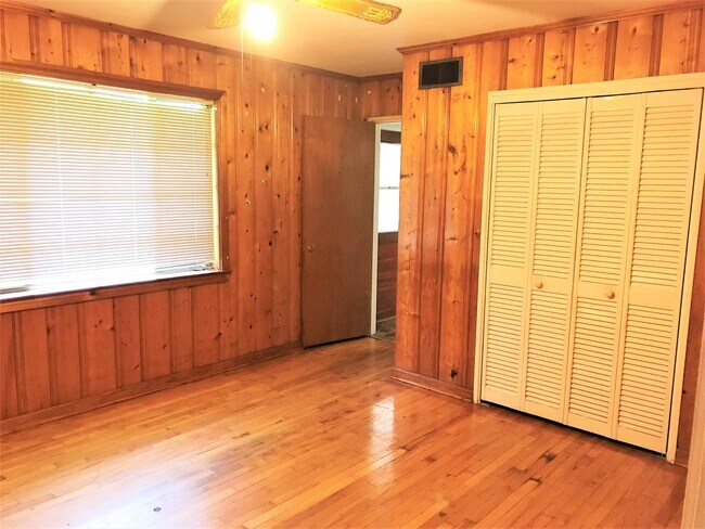 Building Photo - 1174 Rosedale Dr