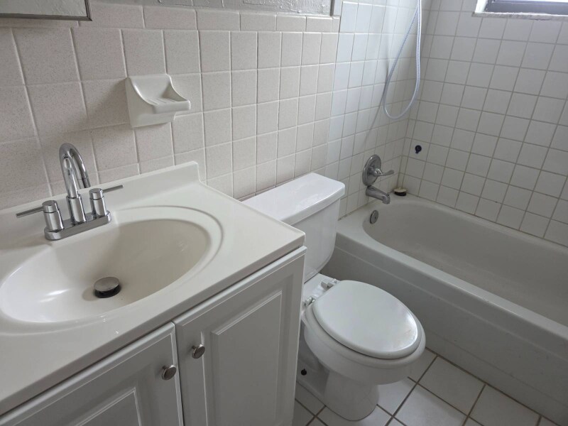 Building Photo - 449 Las Palmas Cir