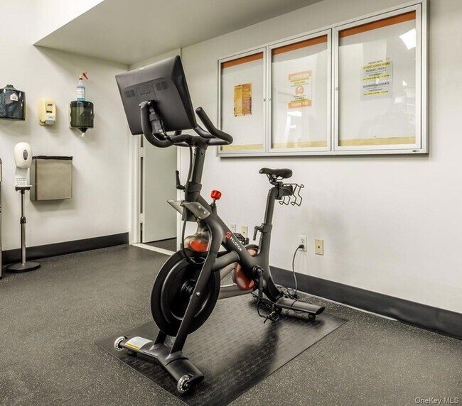 Building Photo - 4-74 48th Avenue Unit 4-V
