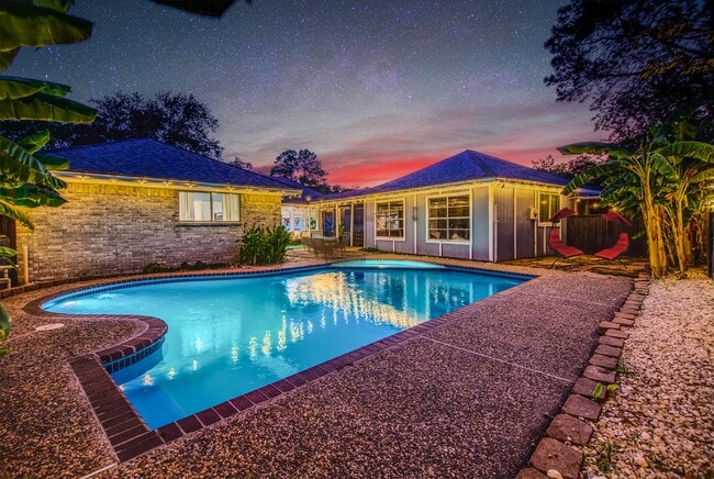 Building Photo - 13330 Trompilla Ln