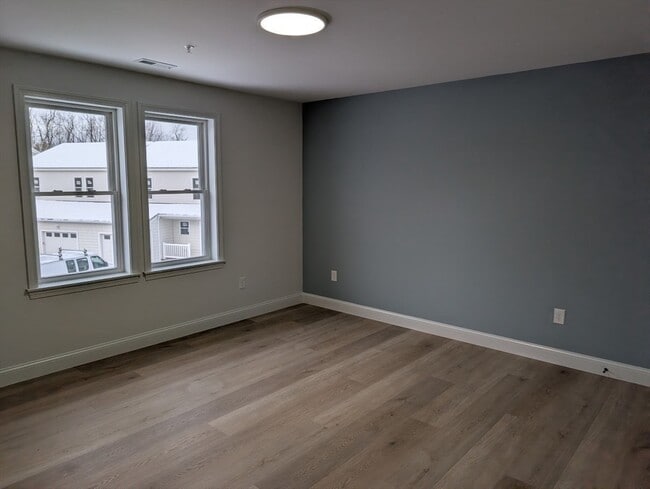 Building Photo - 778 S Main St