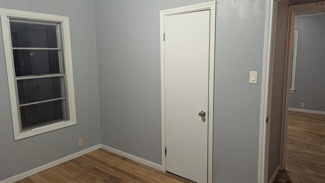 Building Photo - 1400 34th St