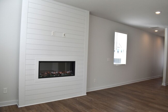 Building Photo - 1101 Holland Rose Dr