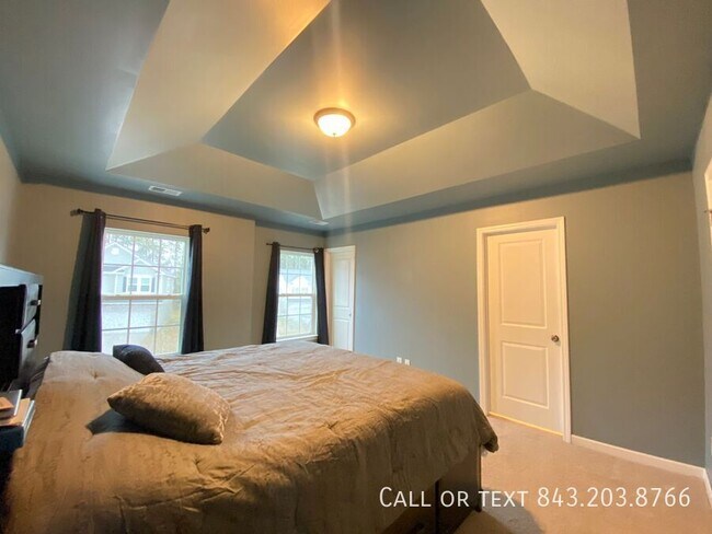 Building Photo - 219 Lazy River Ln