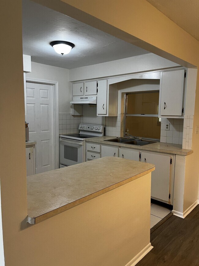 Building Photo - 2420 NW 64th Terrace