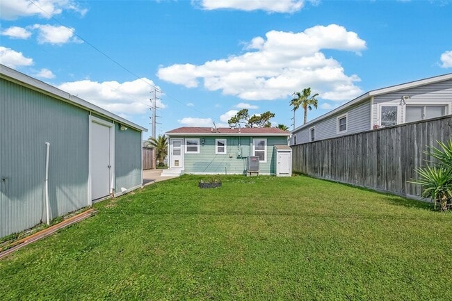 Building Photo - 5721 Sylvia Dr