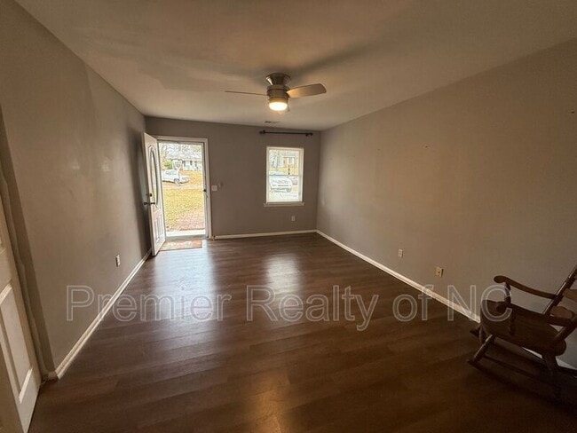 Building Photo - 2906 Navajo Ave