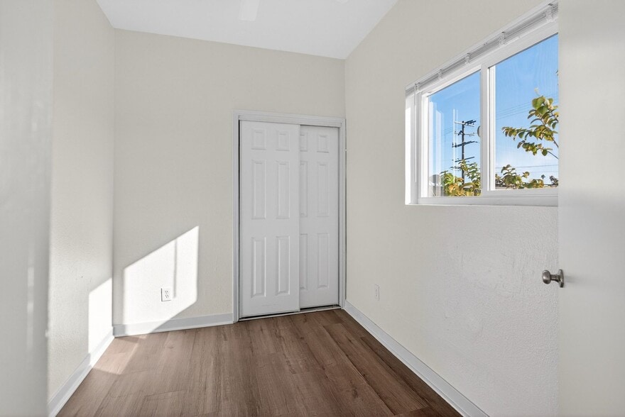 Building Photo - 2212 Myrtle Ave