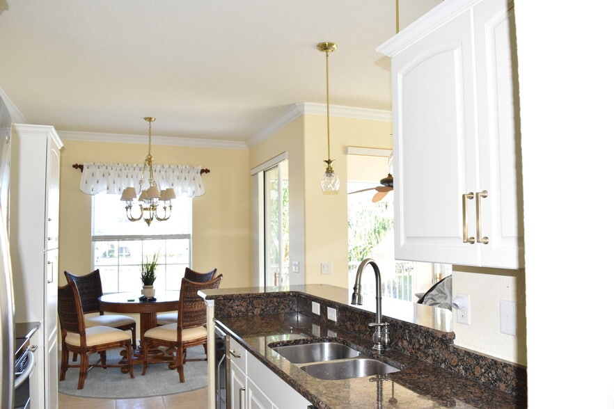 kitchen fully equiped - 800 San Lino Cir