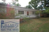 Building Photo - LR Just off Markham close to UAMS