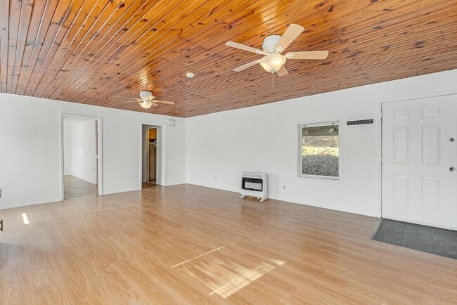 Building Photo - Lakeside Charm: Cozy 2-Bedroom Duplex in Rogers!