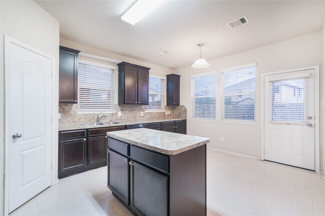 Building Photo - 1315 Squire Dr