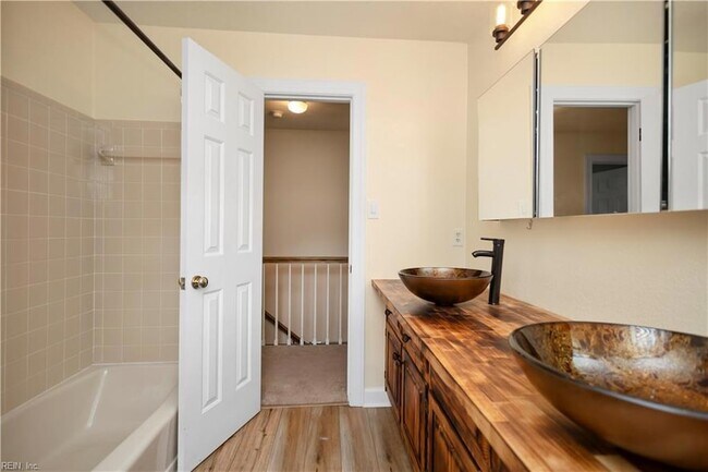 Building Photo - 4125 Duke of Gloucester Dr
