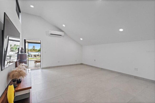 Building Photo - 585 Dolphin Ave SE