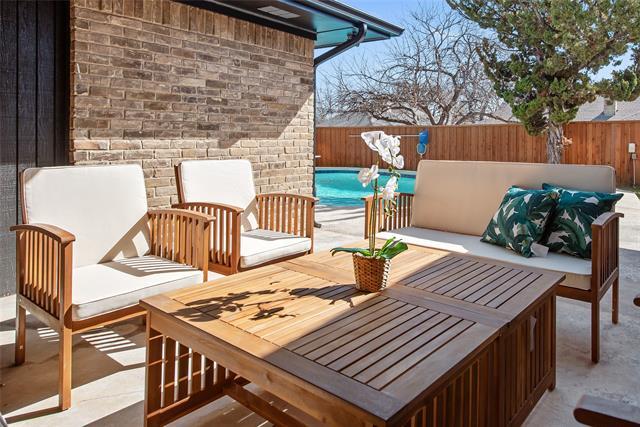 Building Photo - 2212 Parkhaven Dr