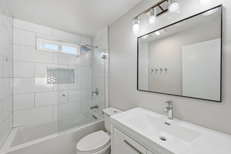 Building Photo - 1727 Avenida Alta Mira