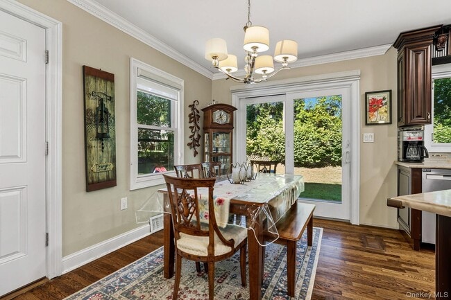 Building Photo - 110 Topland Rd