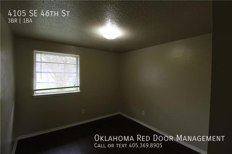 Building Photo - 4105 SE 46th St