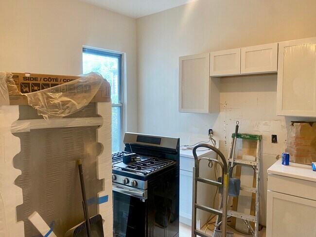 Building Photo - 126 Thorndike St