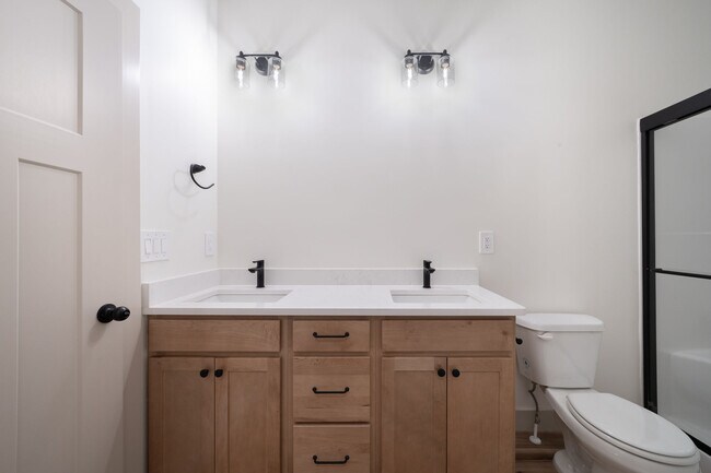 Building Photo - 753 N Gilda St