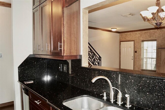 Building Photo - 3018 Holly Hall St