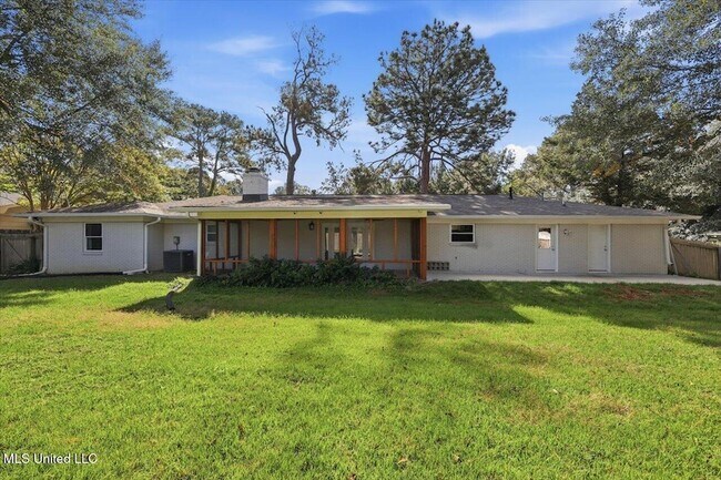 Building Photo - 144 Rollingwood Dr