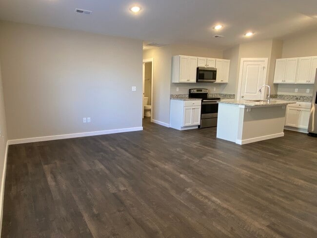 Building Photo - 592 E Martens Ct