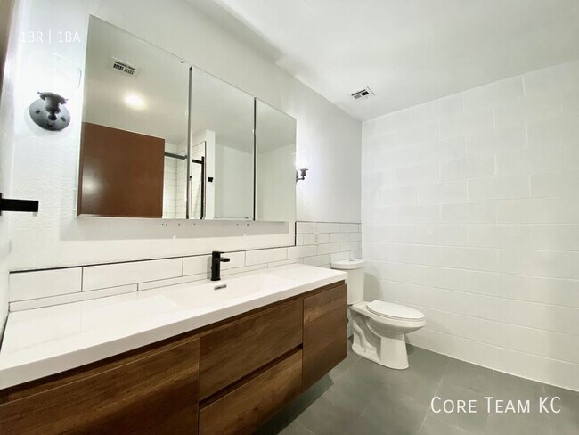 Building Photo - 204 Walnut St