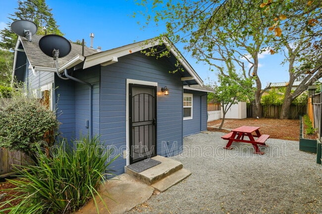 Building Photo - 2625 Howe St