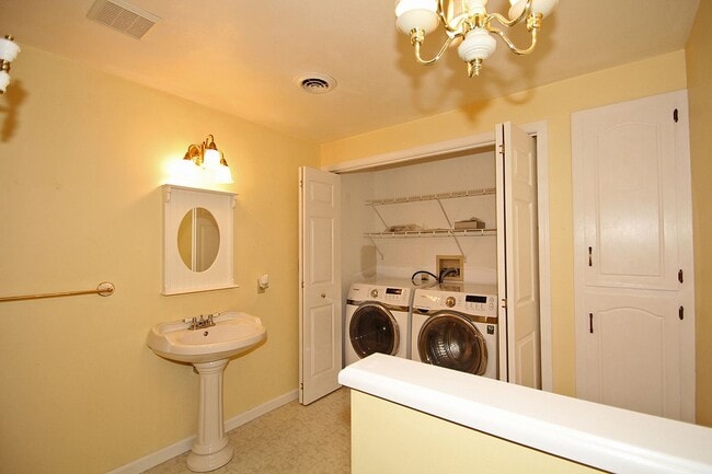 Building Photo - 6149 Aerotech Dr