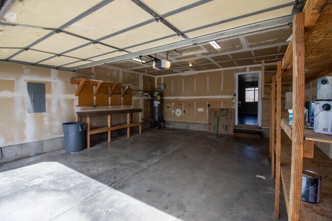 Building Photo - MOVE IN SPECIAL IF YOU SIGN LEASE BY 4/15/2026!!!!!!! Newly Updated 3/2 Home in SW Redmond
